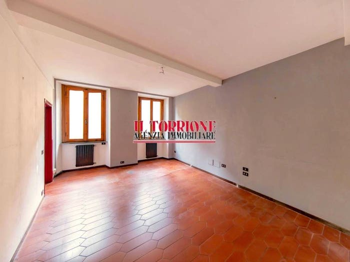Appartamento quadrilocale in vendita in Piazza Giuseppe Mazzini, Centro, Pescia
