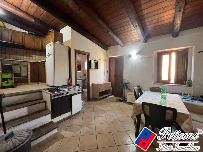 Appartamento quadrilocale in vendita in Via Giovanna dell'aquila, Centro, Fondi