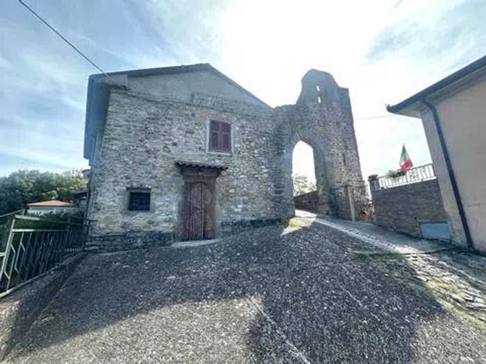 Casa con 5 locali in vendita in Monti, Licciana Nardi