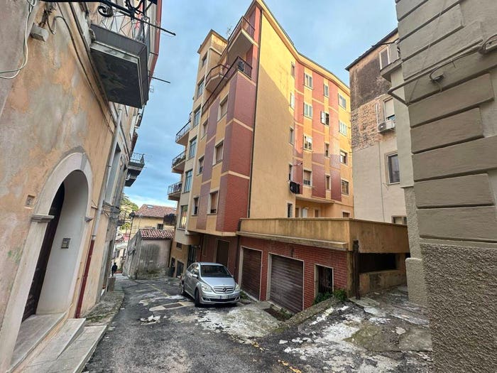 Appartamento con 5 locali in vendita in Via Carbone, Centro Storico, Catanzaro
