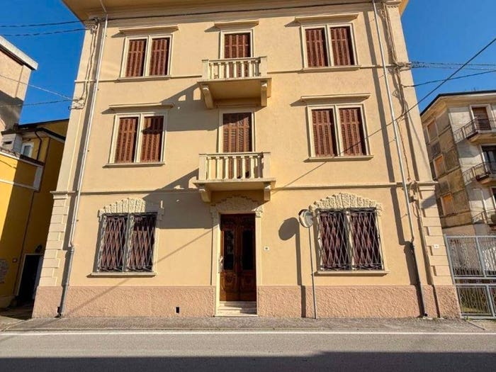 Casa con 6 locali in vendita in Centro, Ostiglia