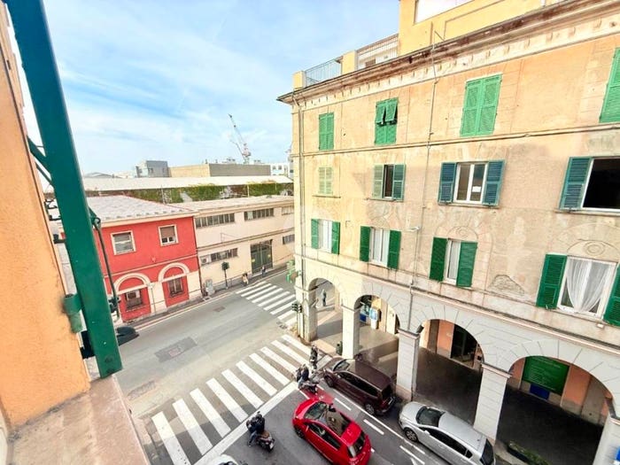 Appartamento trilocale in vendita in Via Giacomo Puccini, Sestri Ponente, Genova