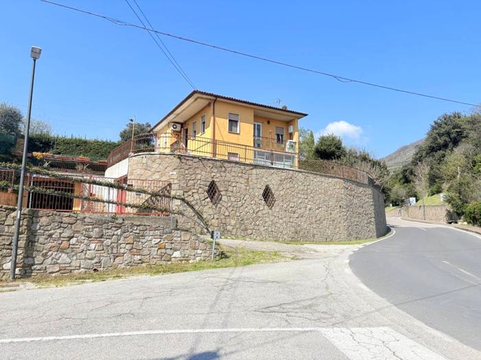 Appartamento trilocale in vendita in VIA COSTA n B Piano, Arquà Petrarca