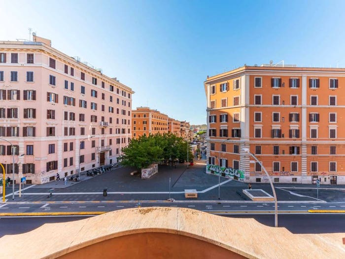 Appartamento trilocale in vendita in Via La Spezia, San Giovanni, Roma