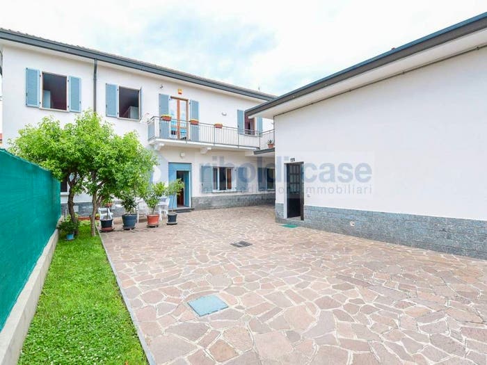 Casa quadrilocale in vendita in via Lombardia, Cabiate