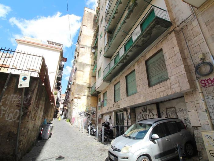 Appartamento trilocale in vendita in Vicoletto Zuroli, Tribunali, Napoli