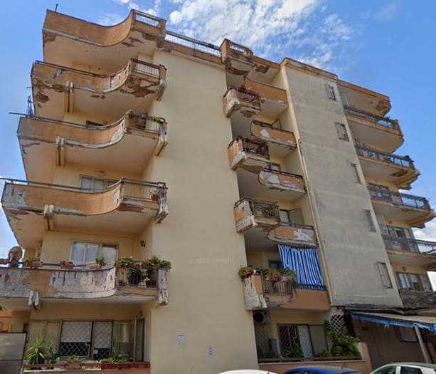 Appartamento con 6 locali in vendita in Via Pesaro, Mondragone