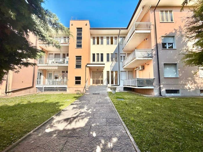 Appartamento quadrilocale in vendita in Via Generale Zamboni SP, Sandrà, Castelnuovo del Garda