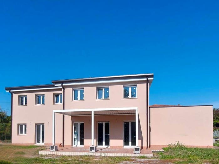Casa con 6 locali in vendita in Via Chiesa, Centro, Stra