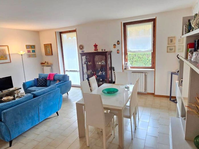 Casa con 5 locali in vendita in Via Emilia, Centro, Angera