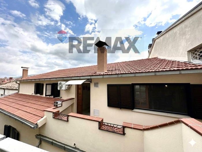 Appartamento con 6 locali in vendita in Via Roma, Villa Santa Maria