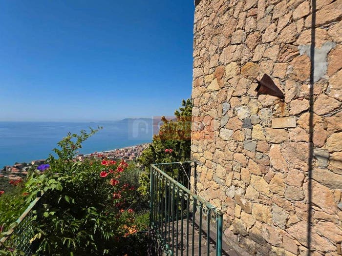 Casa con 6 locali in vendita in Via Nazario Sauro, Borgio, Borgio Verezzi
