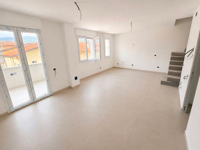 Appartamento quadrilocale in vendita in Via Francesco Petrarca, Porta San Lorentino, Arezzo