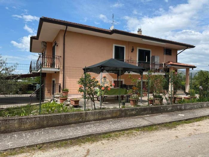 Casa con 6 locali in vendita in VIA SANT'ANGELO, Sant'Angelo, Cassino