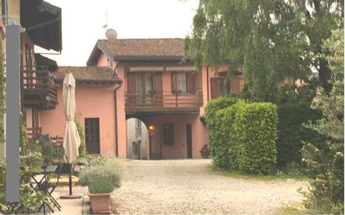 Appartamento con 5 locali in vendita in Via Volta, Lipomo