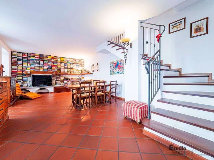 Casa con 5 locali in vendita in Via Partigiani, Olginate