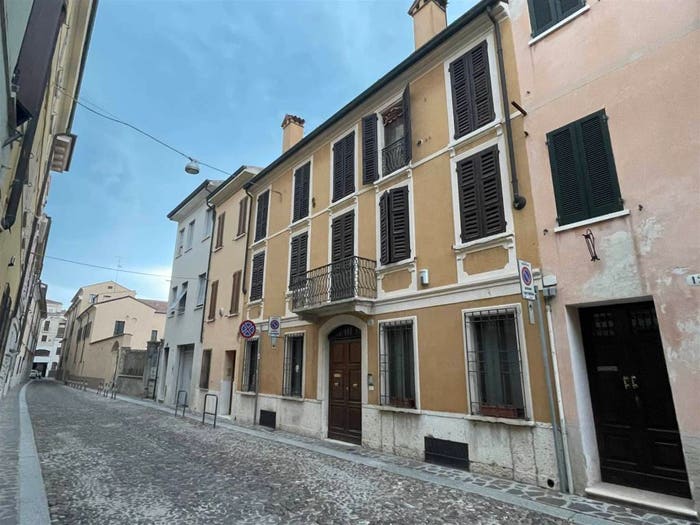 Appartamento quadrilocale in vendita in Via montanara e curtatone, Centro, Mantova