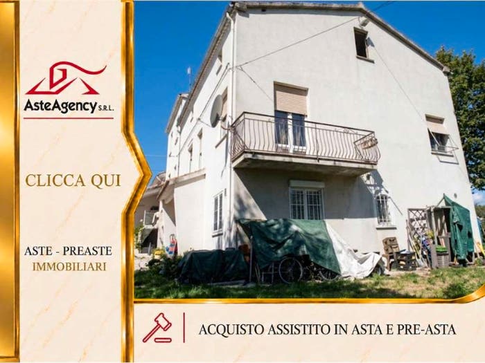 Appartamento quadrilocale in vendita in Via Sant'Obrizio, Troviggiano, Cingoli