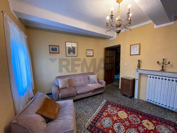 Casa con 6 locali in vendita in Borgo a Mozzano