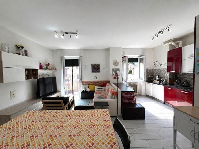 Appartamento trilocale in vendita in Viale Tonale, Olate, Lecco