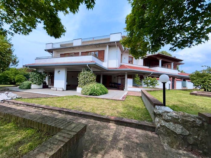 Appartamento con 5 locali in vendita in de gasperi, Centro, Dorno