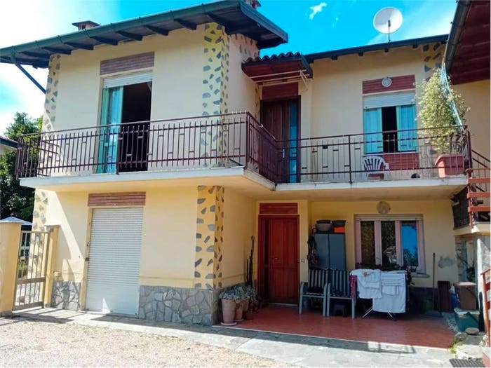 Appartamento bilocale in vendita in via Pra San Pietro, Centro, Angera