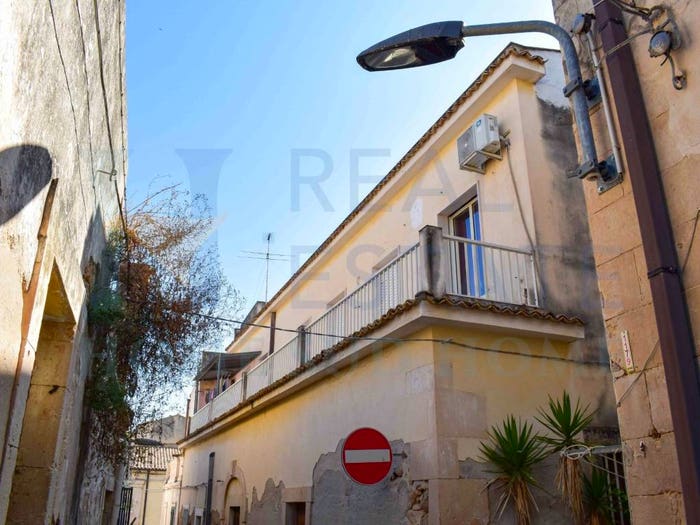 Appartamento con 6 locali in vendita in Via Tommaso Fazello, Centro, Noto