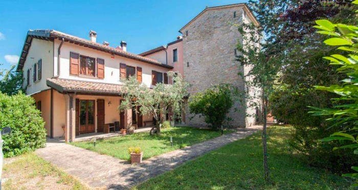 Casa con 6 locali in vendita in via Molina, Nocera Umbra