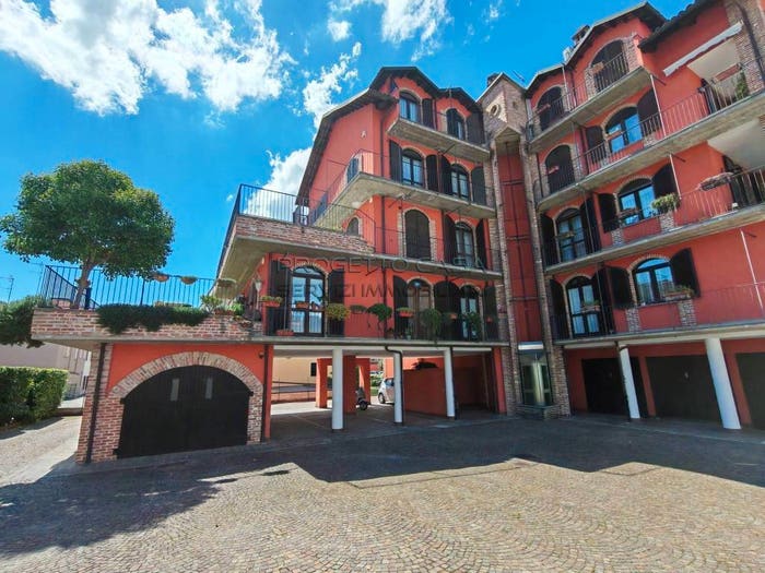 Appartamento quadrilocale in vendita in Via Umberto I, Centro, Bra
