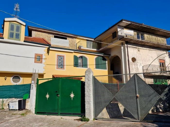 Appartamento con 5 locali in vendita in Via Umberto Linguiti, San Giovannisanta Caterina, Giffoni Valle Piana
