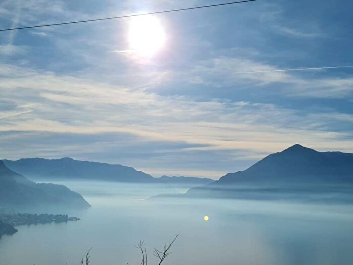 Casa bilocale in vendita in Frazione Oro Atta, Centro, Bellano