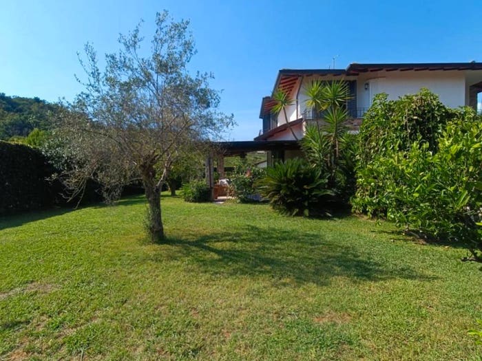 Casa con 6 locali in vendita in Romagnano, Massa