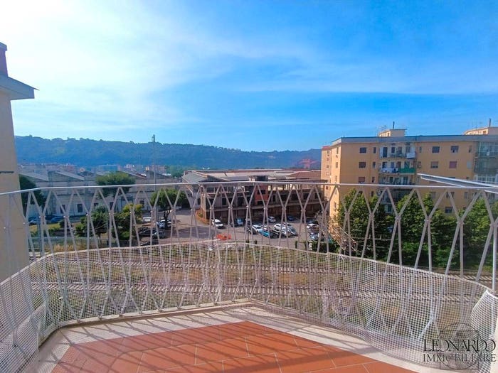 Appartamento trilocale in vendita in Via Diocleziano, Fuorigrotta, Napoli