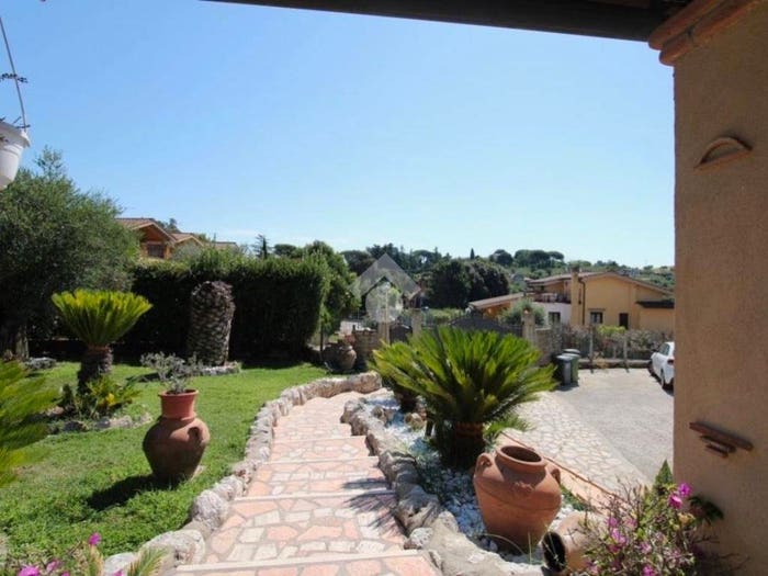 Casa con 6 locali in vendita in STRADA MORLUPO CAPENA, Morlupo