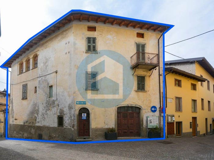 Casa con 6 locali in vendita in Via Canonico Domenico Giorgio, Centro, Solto Collina