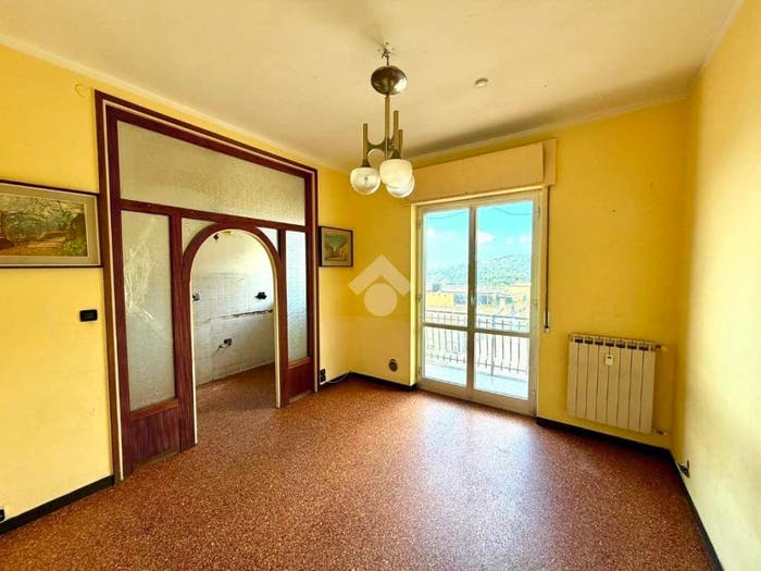 Appartamento trilocale in vendita in Via Pierino Negrotto Cambiaso, Rivarolo, Genova