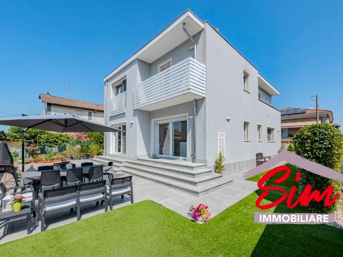 Casa con 6 locali in vendita in Via Ottorino Respighi, Torrion Quartara, Novara