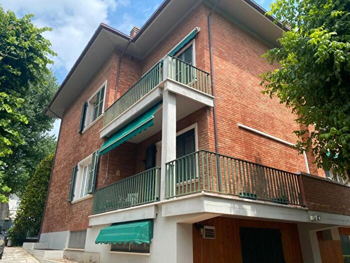 Casa con 6 locali in vendita in Viale Guglielmo Marconi, Mare, Pesaro