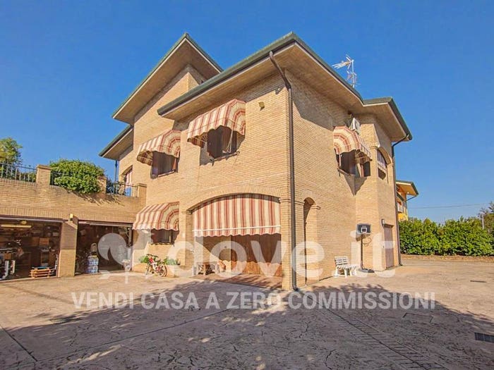 Casa con 6 locali in vendita in Via Virgiliana, Pilastri, Bondeno