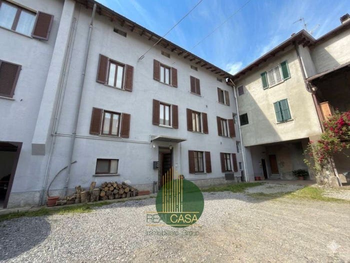 Appartamento trilocale in vendita in Via della Scaletta, Centro, Olgiate Comasco