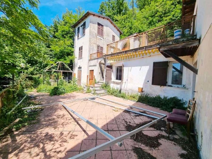 Casa con 6 locali in vendita in Frazione Ognio, Ognio, Neirone