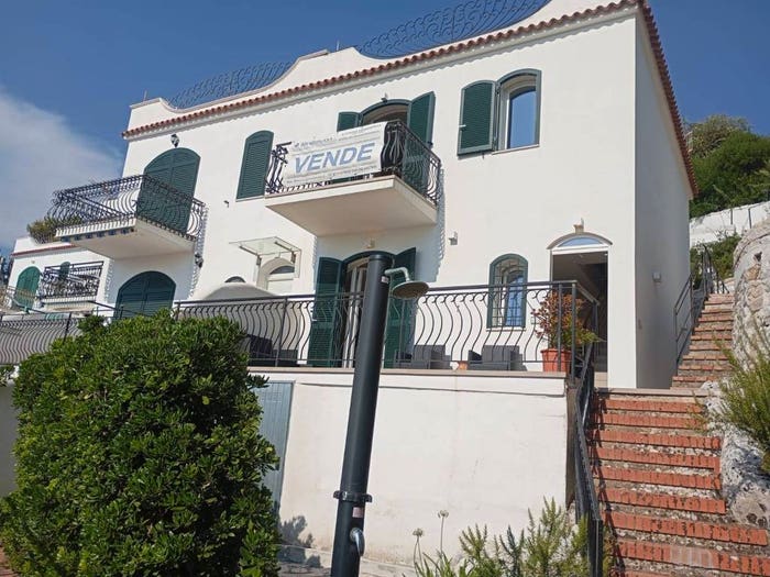 Casa con 6 locali in vendita in Piazza Monte d'Argento, Centro, Minturno
