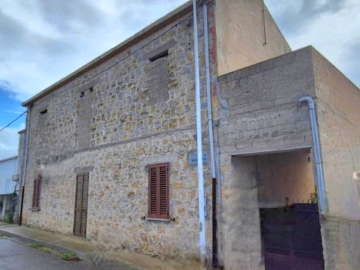 Casa con 6 locali in vendita in Turri