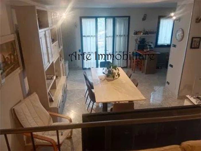 Appartamento con 5 locali in vendita in Carmignano