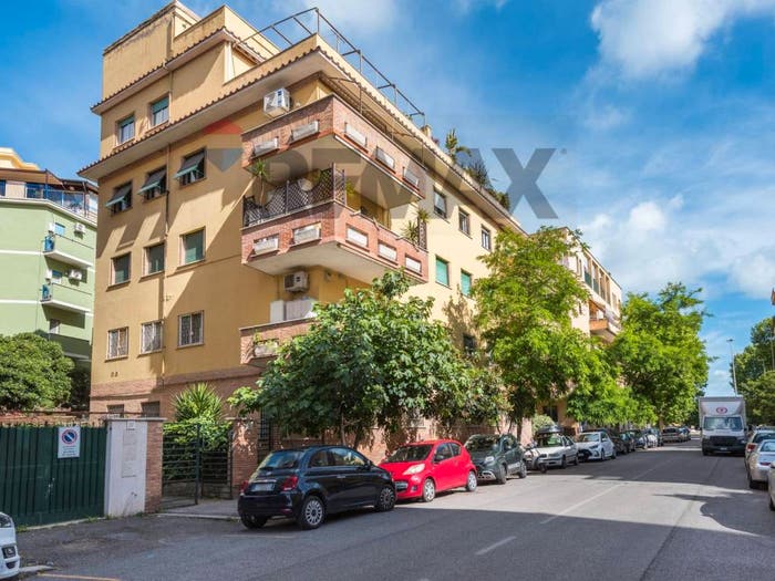 Appartamento trilocale in vendita in Via Sartena, Ostia Levante, Roma