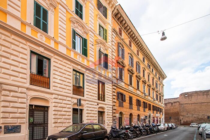 Appartamento con 7 locali in vendita in Via dei Sabelli, Roma