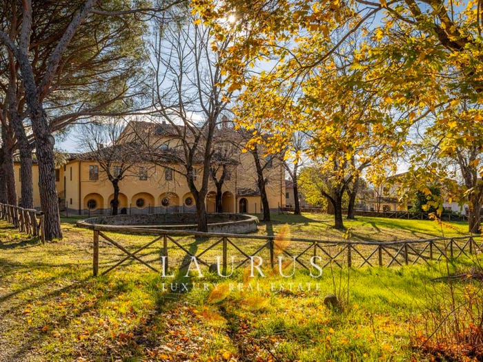 Appartamento trilocale in vendita in Montecchio, Cortona