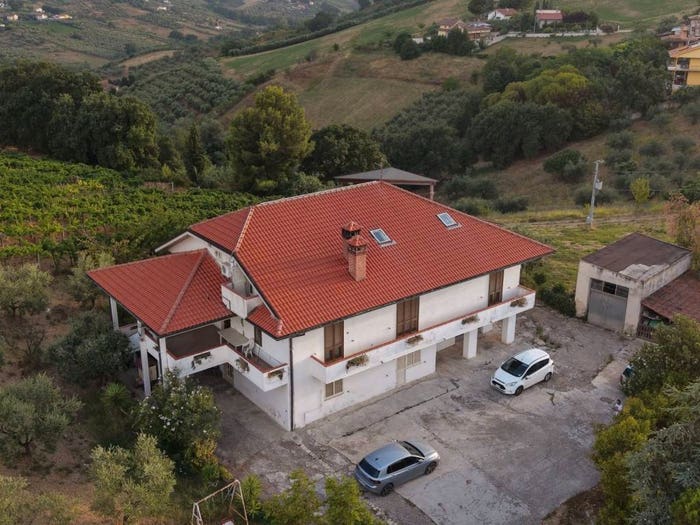 Casa con 6 locali in vendita in Strada del Santissimo Salvatore, Chieti Città, Chieti