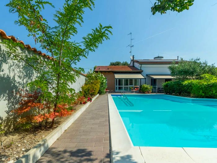 Casa con 6 locali in vendita in Via Vancini, Frazioni Nord, Cento