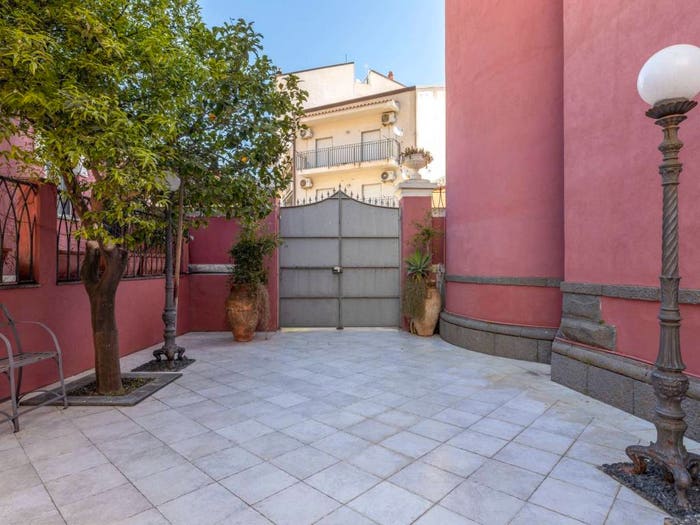 Appartamento con 6 locali in vendita in Via Vittorio Emanuele, Letojanni